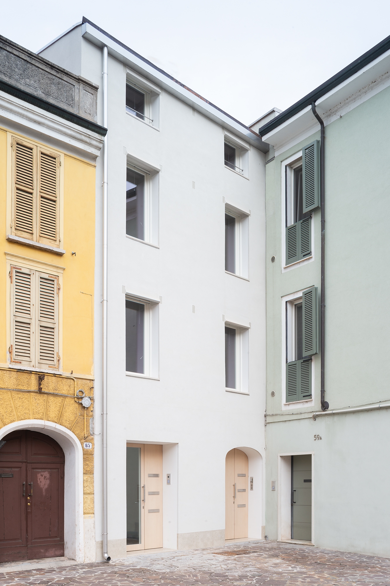 Townhouse with Street-Perpendicular Beams, Mantova, 2019-24, photo: Jacopo Valentini